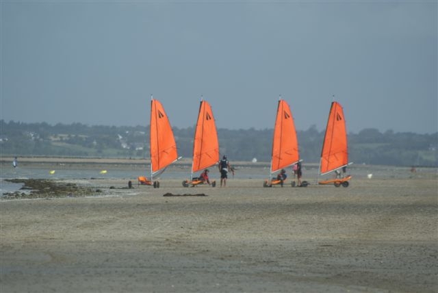  Nautical activity on the beach 